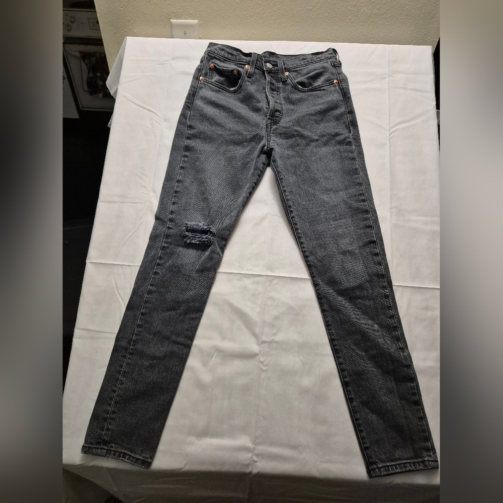 Levi's 501 Button Fly  Gray Skinny‎ Jeans for Women. Size 26× 30 Distress Knee